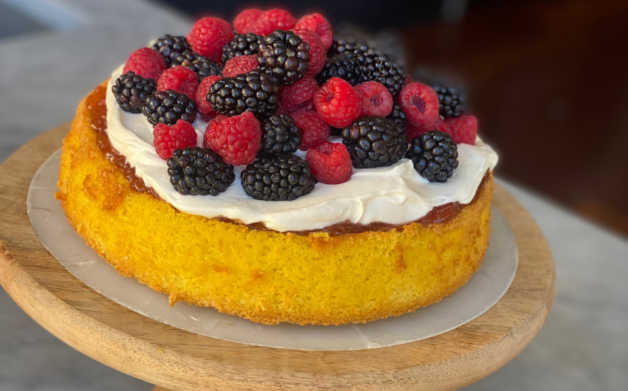 Long Track Strawberry & Apple Jam Sponge Cake