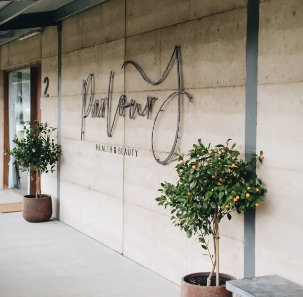 Parlour j outside